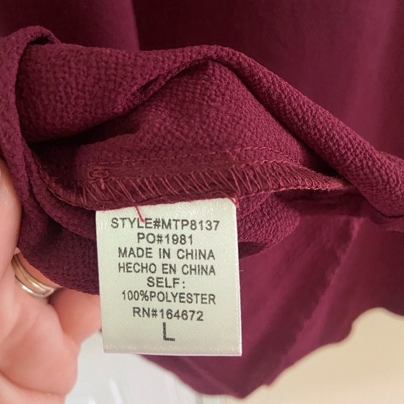 &Merci Fall Cranberry Wine blouse with beautiful detailed sleeves Size Large - Picture 7 of 7